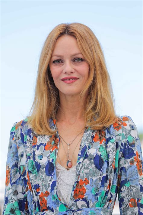 Vanessa Paradis Pictures Search (21 galleries)